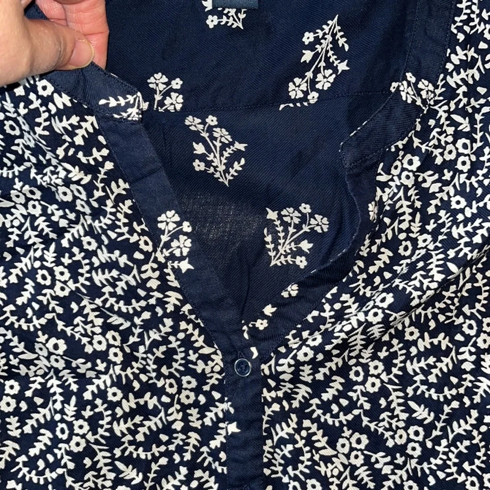 Casual light weight blouse - Picture 4 of 5